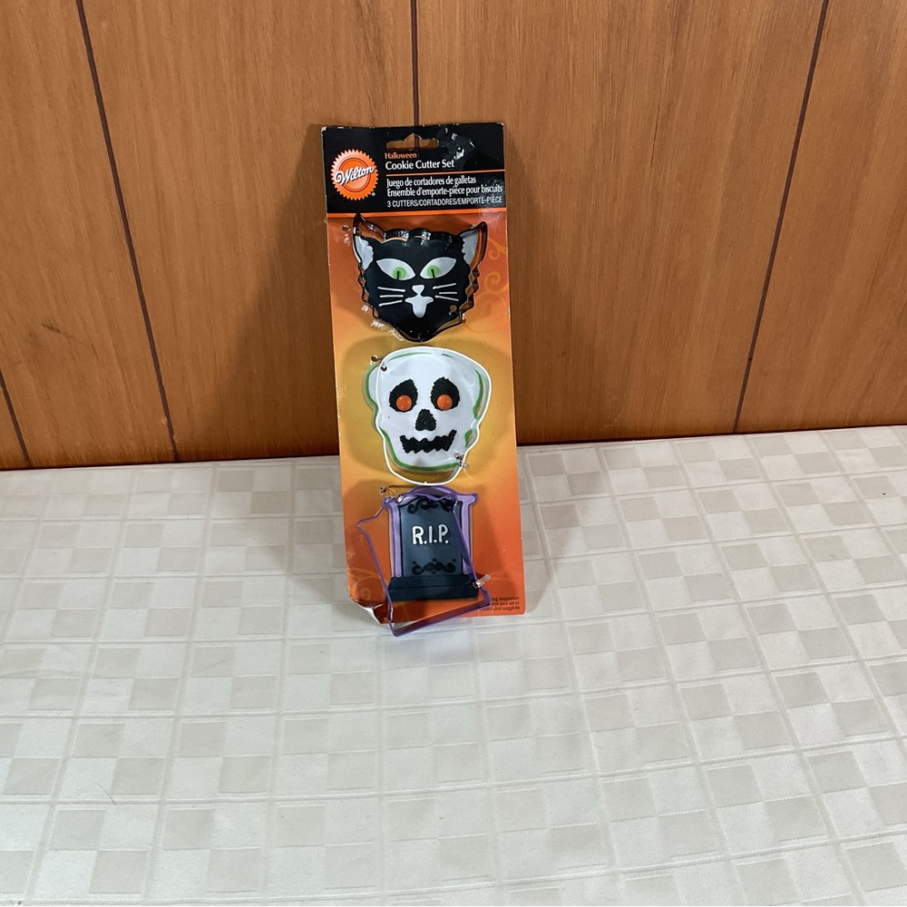 💜 New Halloween 3 pc cookie cutters by Wilton